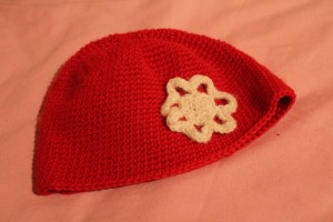 Röd virkad mössa